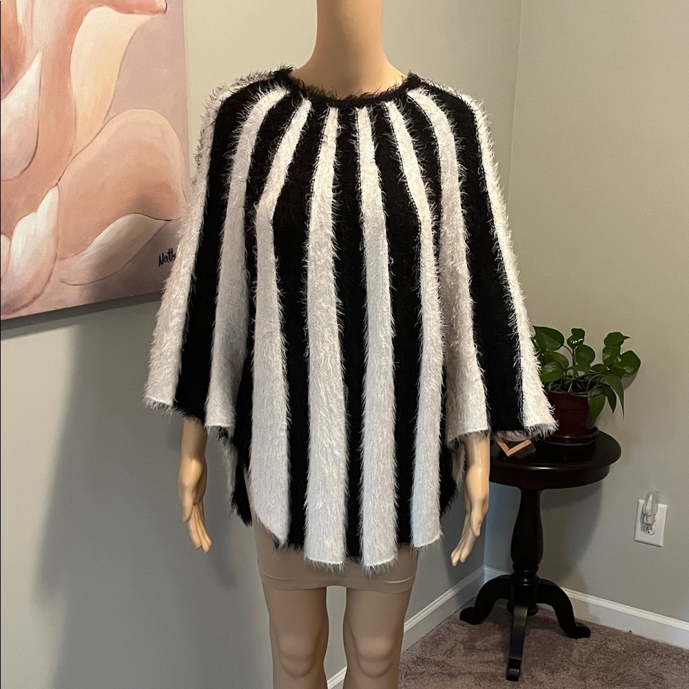 Lauren Michelle Bold Black and White Sweater